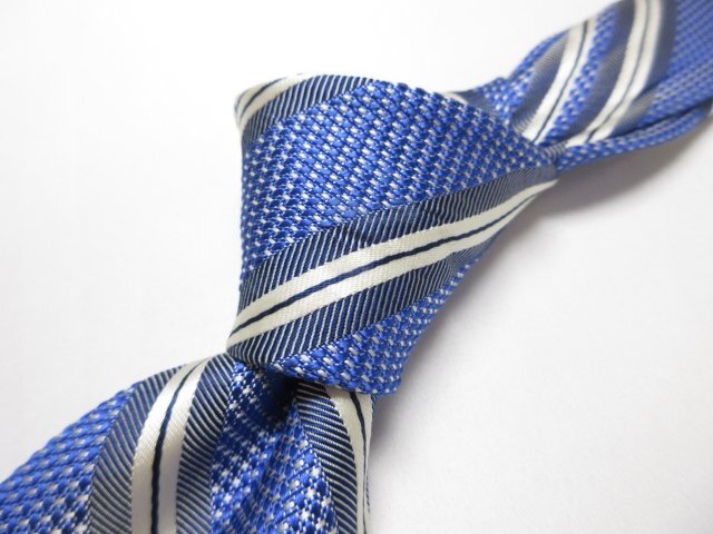 【FAIRFAX フェアファクス】素敵なレジメン柄♪ シルク ネクタイ (メンズ) ブルー×ネイビー系 ◇17MM8589◇_画像2
