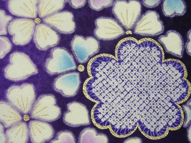 中古 振袖単品 正絹 訳有 紫地に鹿の子模様 花びら 桜 着丈158.5ｃｍ 裄64.8ｃｍ 018 送料無料