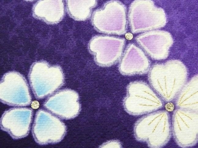 中古 振袖単品 正絹 訳有 紫地に鹿の子模様 花びら 桜 着丈158.5ｃｍ 裄64.8ｃｍ 018 送料無料