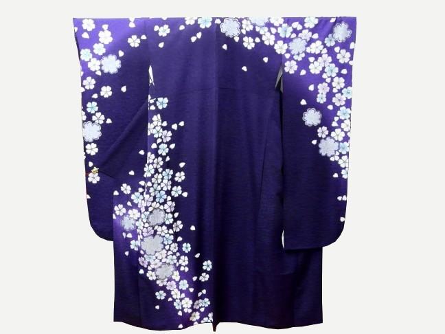 中古 振袖単品 正絹 訳有 紫地に鹿の子模様 花びら 桜 着丈158.5ｃｍ 裄64.8ｃｍ 018 送料無料
