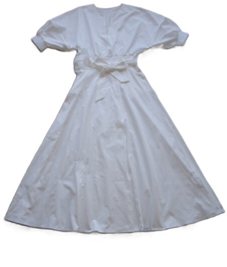 ■白の半袖ロングワンピース■サイズ　M■_画像1