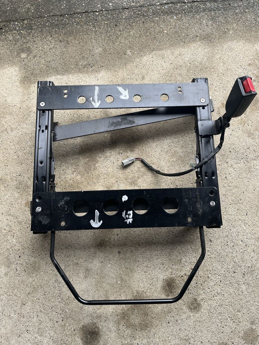 ホンダPA1Z用運転席シートレールシートベルトバックル付き_画像1