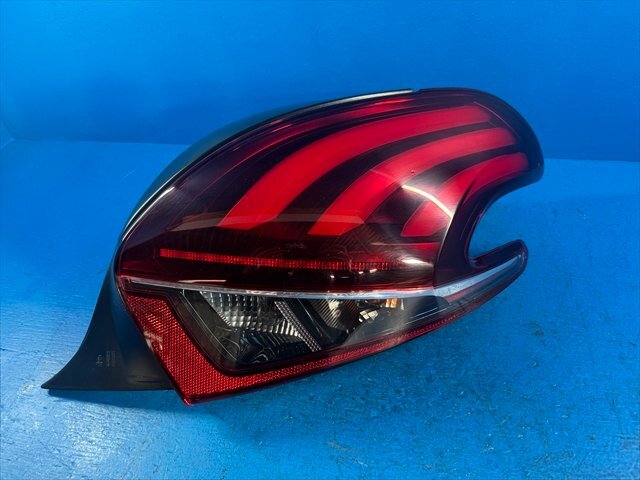 PEUGEOT Peugeot 208 A9HN01 оригинальный задние фонари задний фонарь правый 