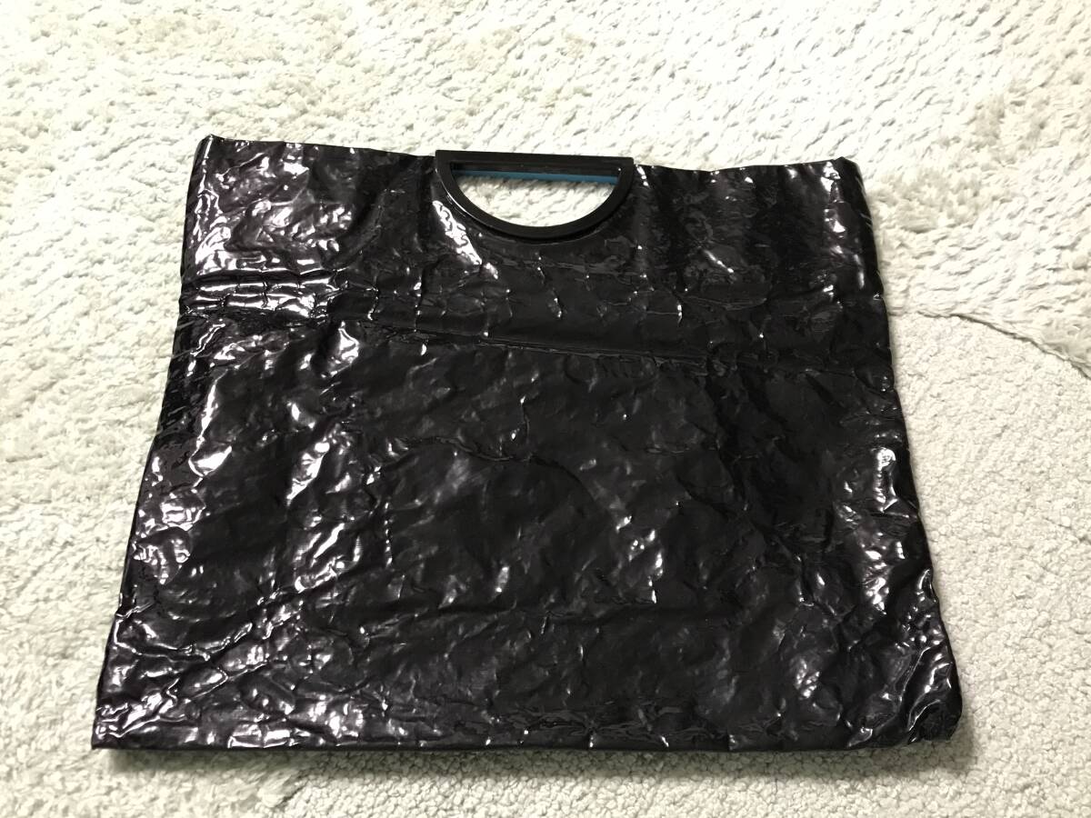 イッセイミヤケ　PLEATS PLEASEプリーツプリーズ　スクエアパテント　エナメルハンドバッグ　黒青_画像2