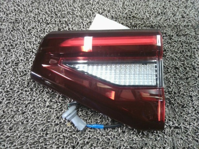 ライズ 5AA-A202A 右フィニッシャーパネル 81580-B1011_画像1