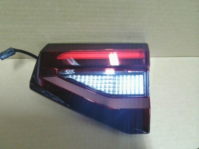 ライズ 5BA-A200A 右フィニッシャーパネル 81580-B1011_画像1