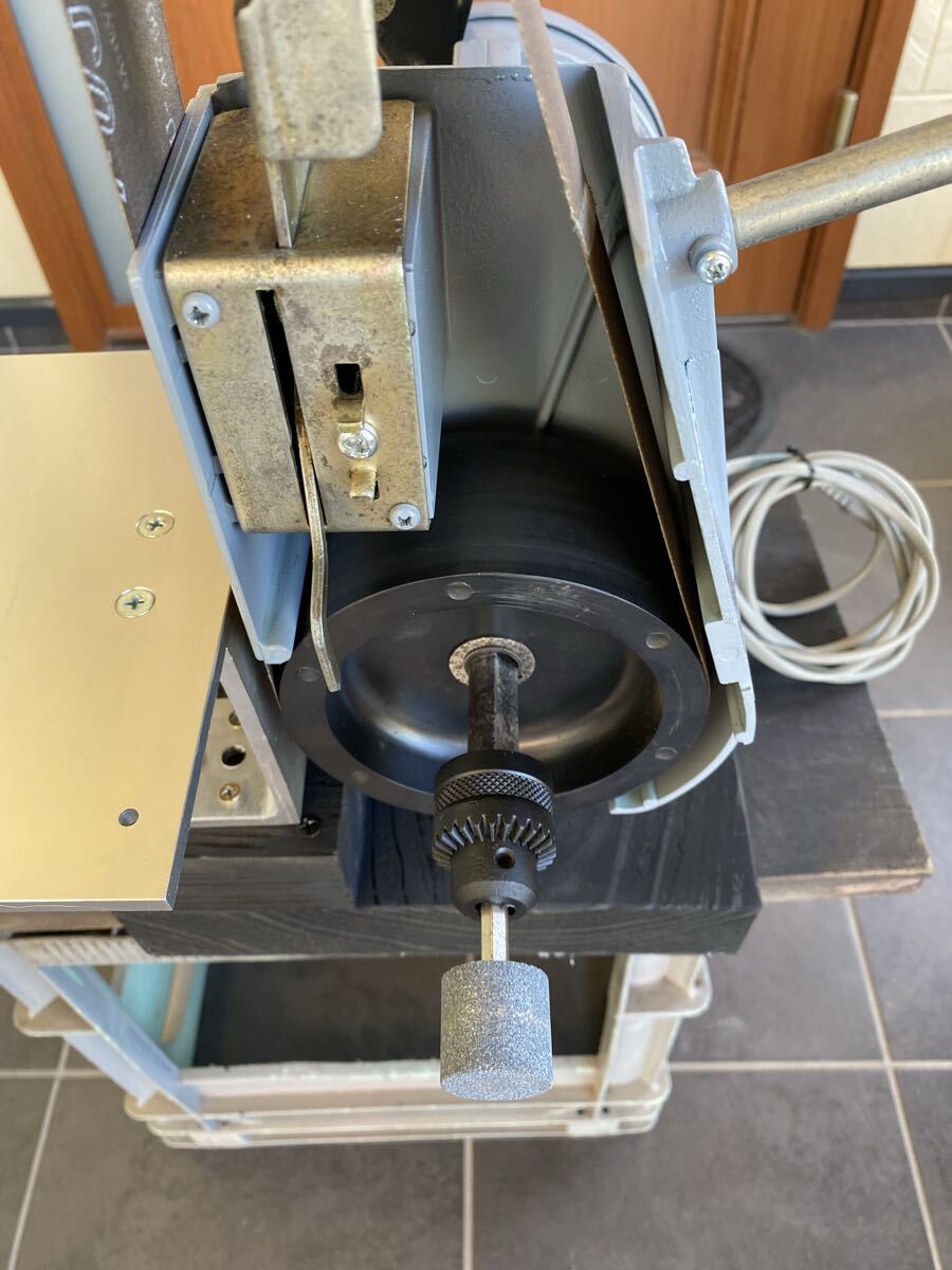 * ленточно-шлифовальный станок, ленточно-шлифовальный станок Hitachi BGM-50 custom готовый продукт нож изготовление .