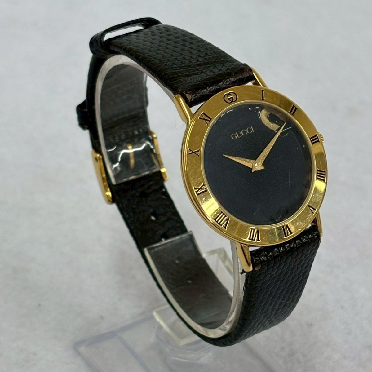 H440-O46-1118◎ GUCCI グッチ 3000.2.M クォーツ ブラック文字盤 2針 ラウンド メンズ 腕時計 OA_画像4