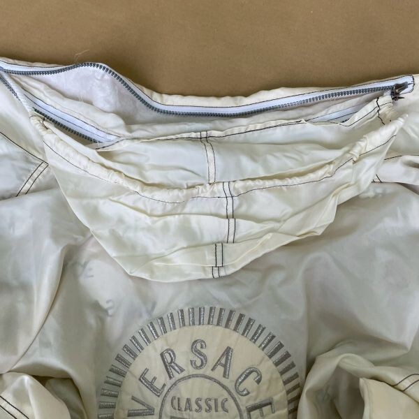H726-O48-1725 VERSACE CLASSIC V2 ヴェルサーチ クラシック ポリエステル ジャケット メデューサ イタリア製 ジップアップ メンズ OA_画像8