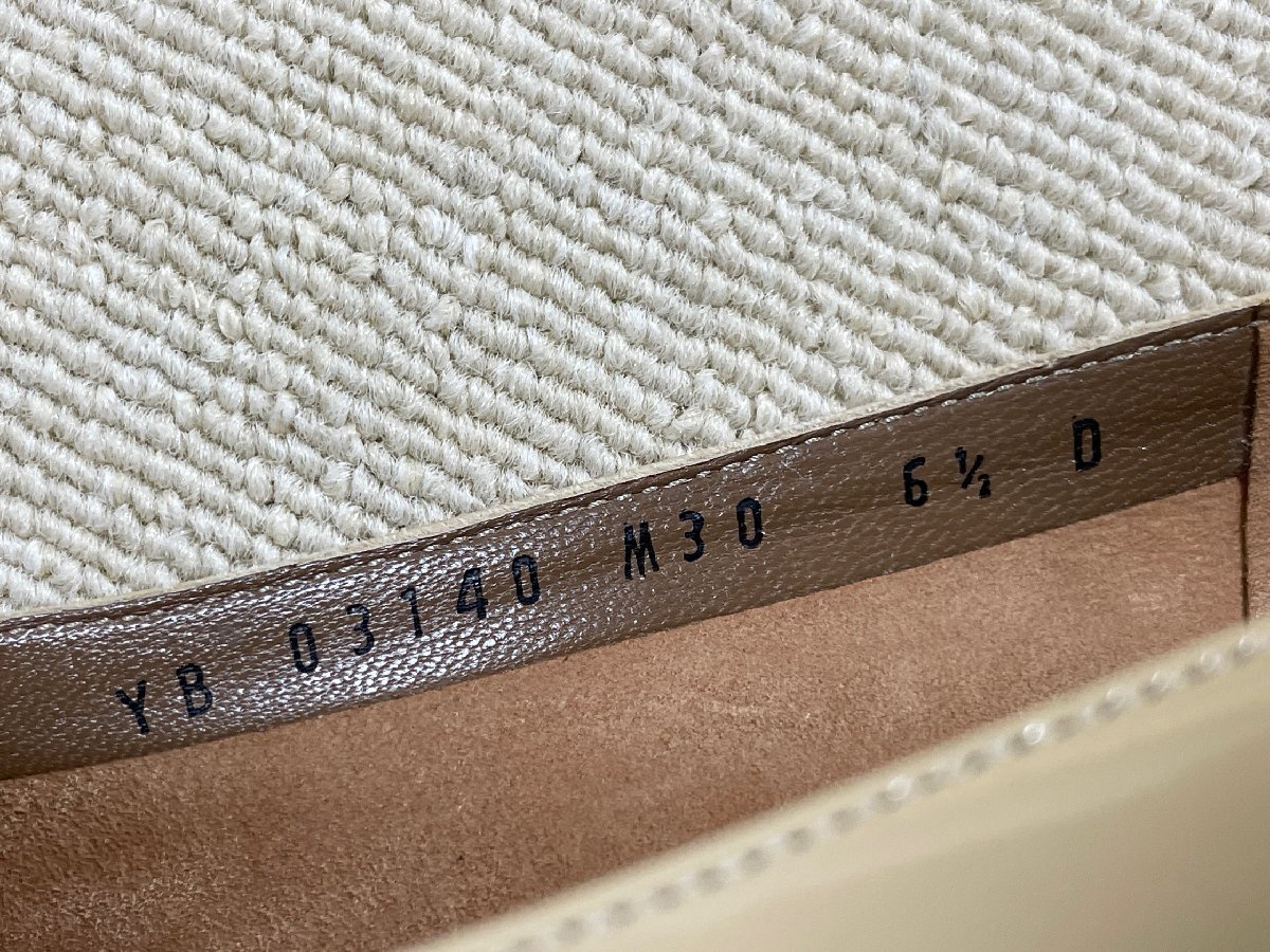 【美品】サルバトーレフェラガモ Salvatore Ferrgamo ヴァラリボン パテントレザー パンプス ベージュ サイズ:6 1/2 (23.5cm相当)_画像8