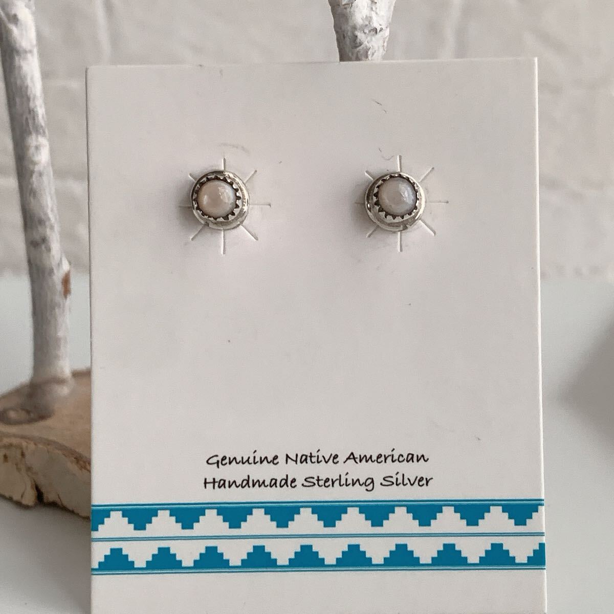 インディアンジュエリー　キャッチピアス　シェル　ズニ　Zuni ズニピアス　シェルピアス　 シルバー９２５　シルバーピアス　21W_画像1