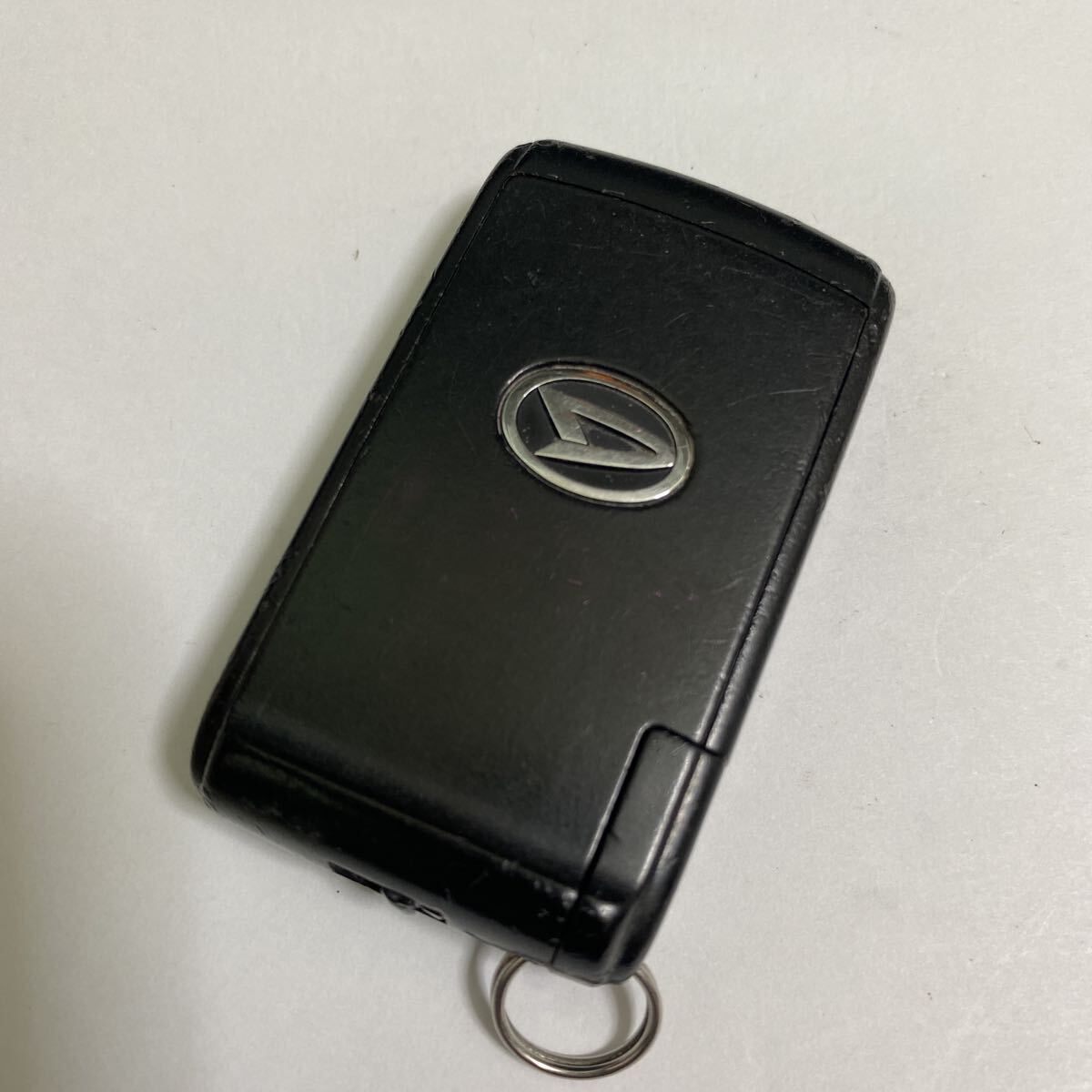 007YUUL0242 DAIHATSU ダイハツ純正 L375S L385S タント A刻印 3ボタン スマートキー キーレス リモコン 鍵 250917_画像2