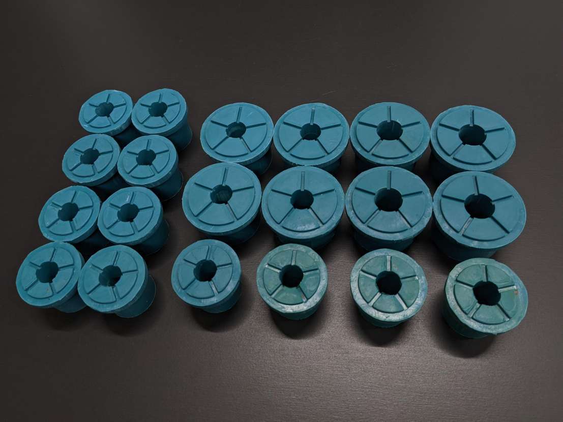 ジムニー JA11/JA71/SJ30/JB31/JA51 強化カーボン ブッシュ 1台分セット 硬度70 硬度75 リーフ サスペンション ラージバレー製品_画像1