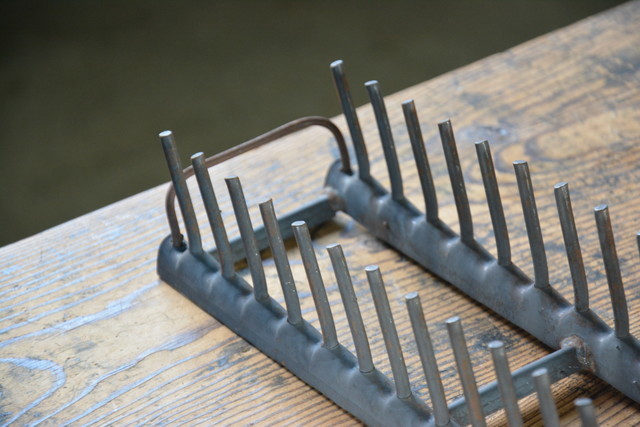 NO.412 古いアイアンディッシュスタンド B-0 小振り 検索用語→A窯道具皿立アンティークヴィンテージ古道具工業系インダストリアル_画像1