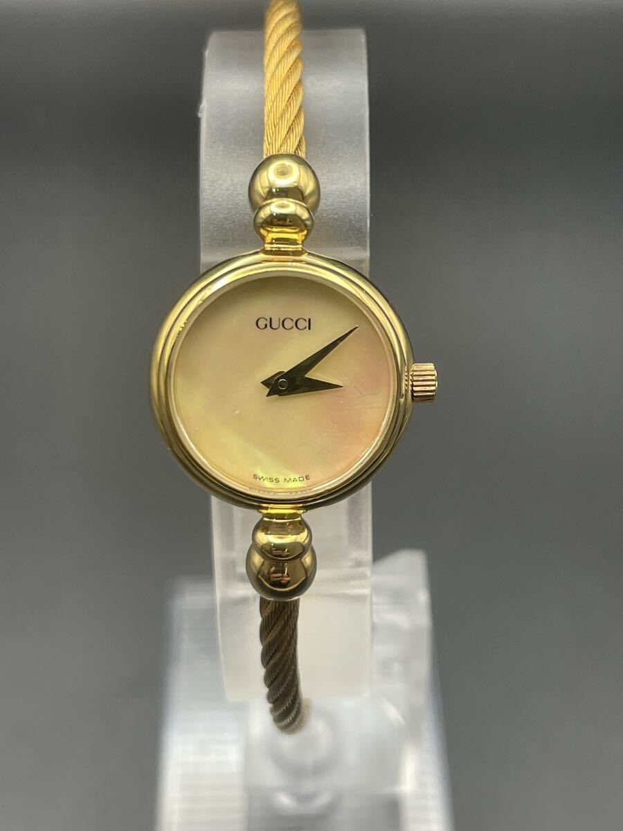 1円スタートの超美品 グッチ GUCCI 2700.2.L レディース時計 腕時計 稼働中 シェル文字盤 54_画像1