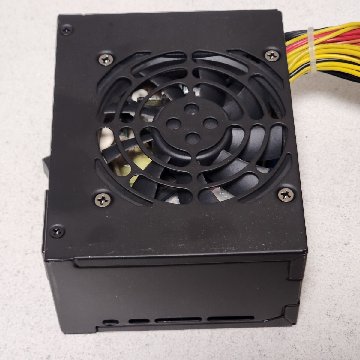 FSP GROUP FSP550-50SGGBA 550W 80PLUS GOLD認証 SFX電源ユニット 動作確認済み PCパーツ (2)_画像6