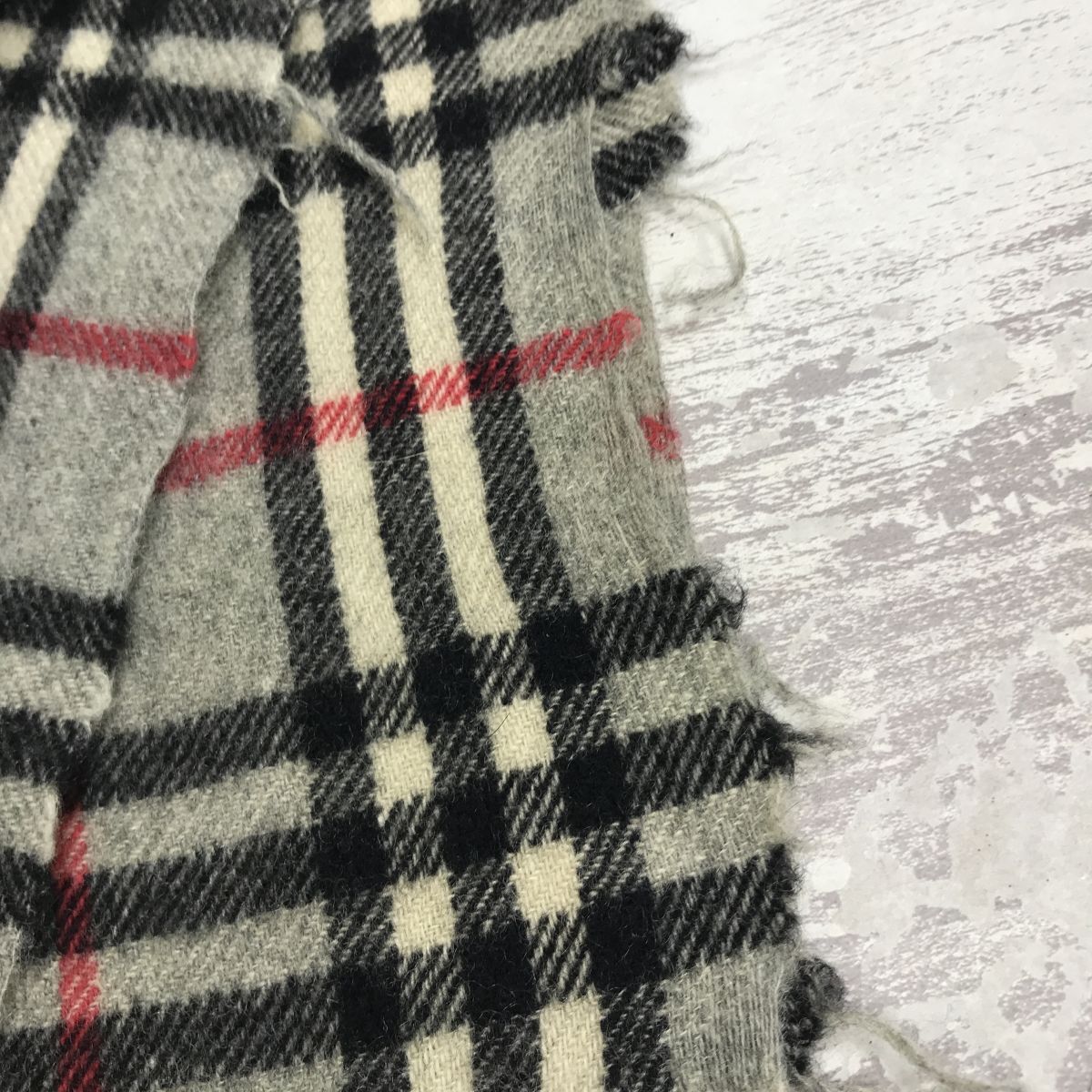 2O2833-R-N◆Burberrys バーバリーズ フリンジニットマフラー◆カシミヤ100% ユニセックス 通学 通勤 秋冬 防寒 チェック グレー_画像3