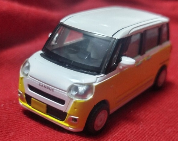 トイズキャビン ダイハツ ムーヴキャンバス シャイニングホワイトパール×シトラスイエロークリスタルシャイン ガチャガチャ ミニカー 絶版_画像1