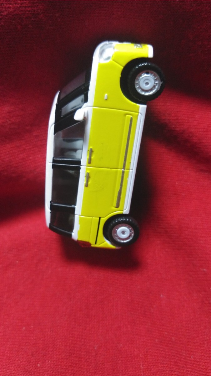 トイズキャビン ダイハツ ムーヴキャンバス シャイニングホワイトパール×シトラスイエロークリスタルシャイン ガチャガチャ ミニカー 絶版_画像4