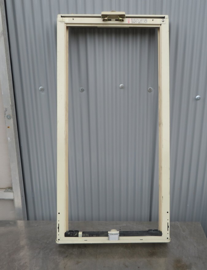 M-932▼ メーカー不明 窓用エアコン用取付枠 サイズ:ヨコ約35cm×タテ75cm 中古 ジャバラなし_画像1