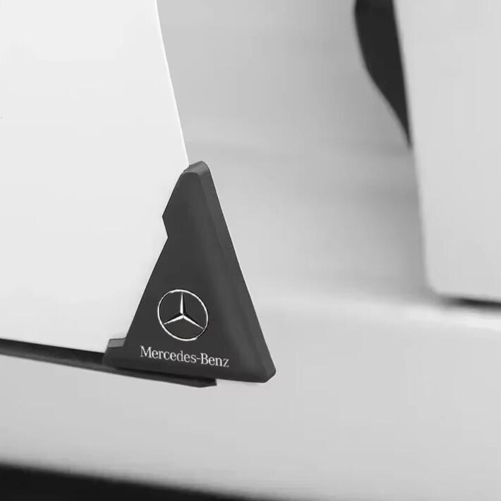 2点セット Mercedes-Benz メルセデスベンツ ドアコーナープロテクター コーナーガード シリコン ステッカー ブラック AMG PETRONAS e_画像6