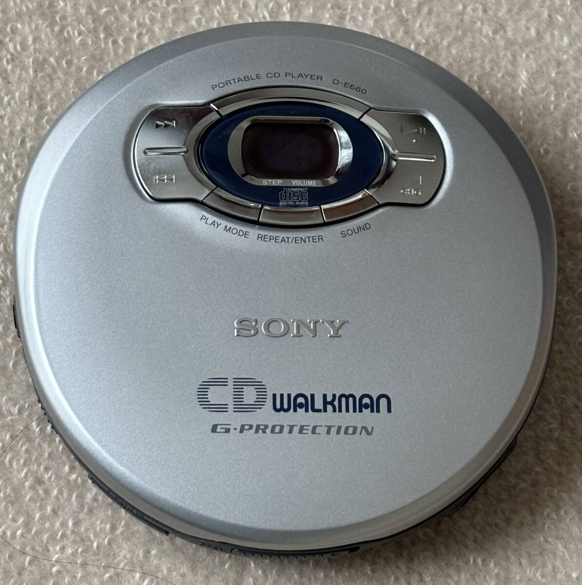 ソニー　CDウォークマン　D-E660　シルバー（箱・付帯品付き）_画像2