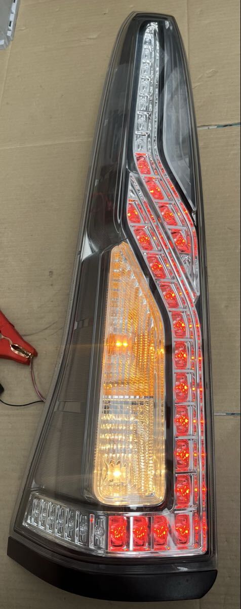 セレナ FC26/FNC26 後期型 純正 テールライト 左 220-23682 点灯確認OK_画像1