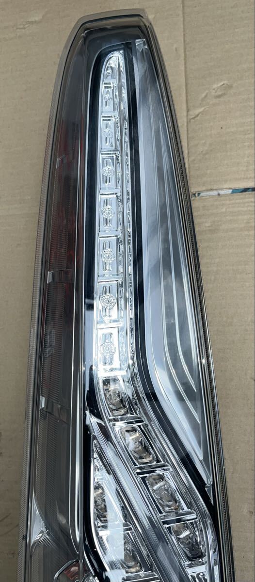 セレナ FC26/FNC26 後期型 純正 テールライト 左 220-23682 点灯確認OK_画像3