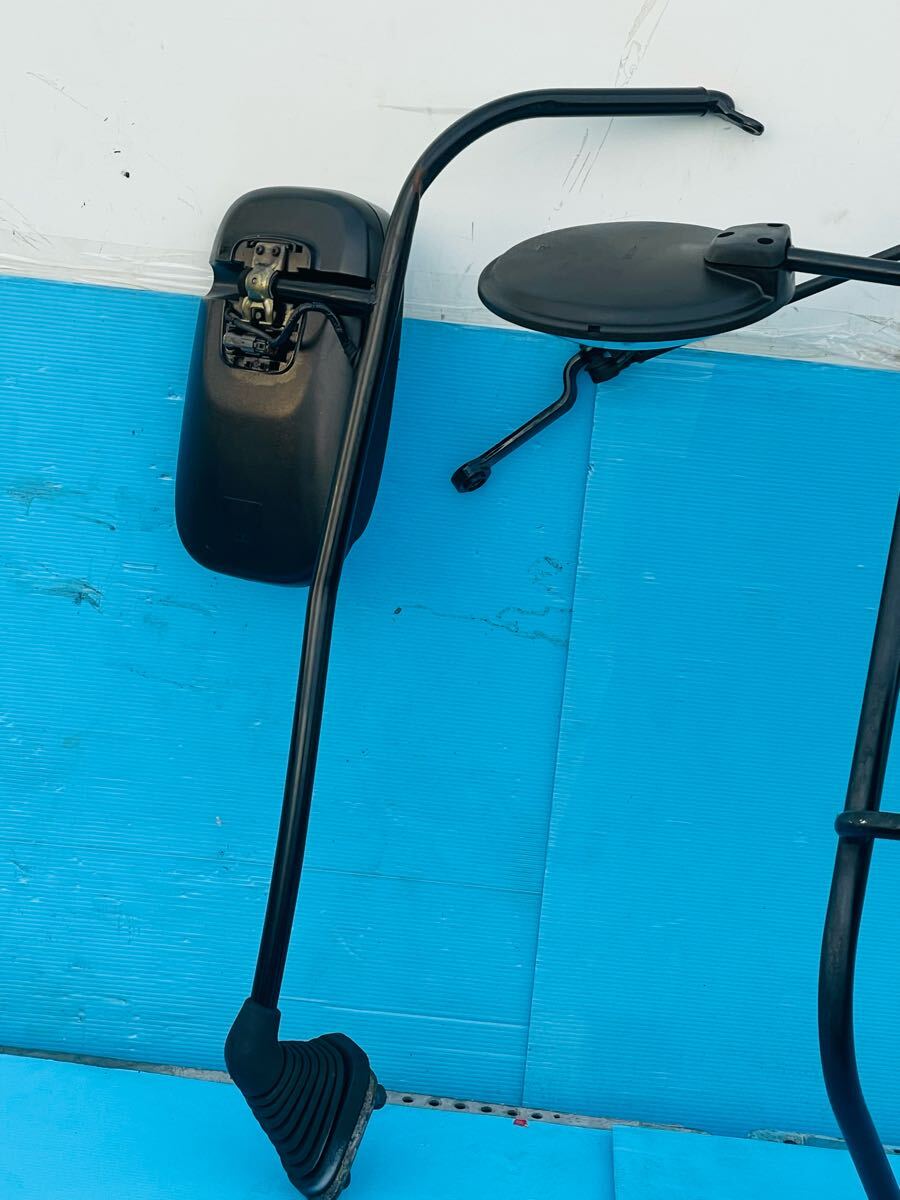 оригинальный Isuzu Isuzu Isuzu Giga зеркало заднего вида зеркало заднего вида крепление, опора зеркало зеркало крепление, опора стеклоочиститель имеется левый и правый в комплекте Rei4362