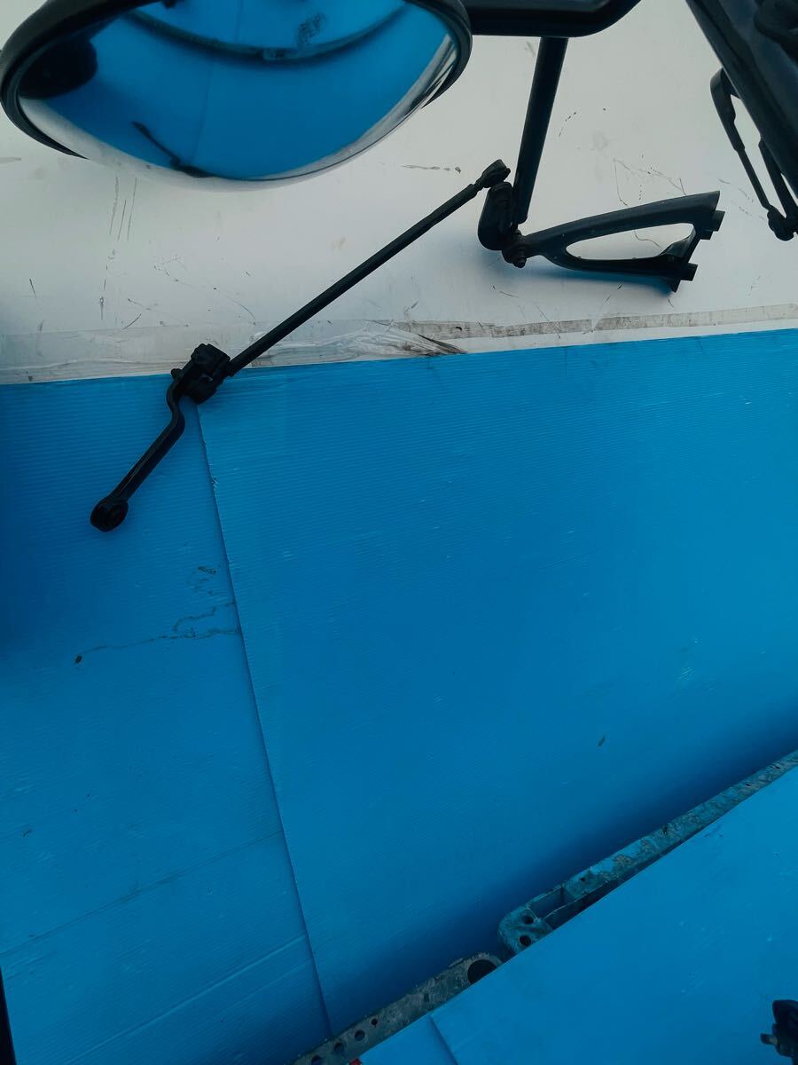 оригинальный Isuzu Isuzu Isuzu Giga зеркало заднего вида зеркало заднего вида крепление, опора зеркало зеркало крепление, опора стеклоочиститель имеется левый и правый в комплекте Rei4362