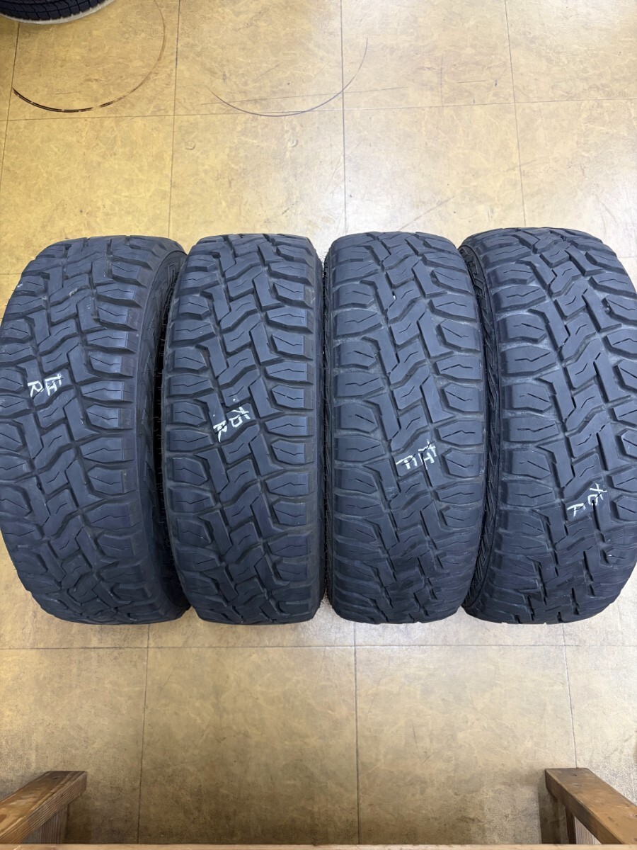中古4本 215/65R16 2022年製　OPEN COUNTRY R/Tトーヨー オープンカントリー TOYO ハイエース_画像2