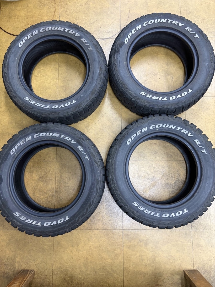 中古4本 215/65R16 2022年製　OPEN COUNTRY R/Tトーヨー オープンカントリー TOYO ハイエース_画像1
