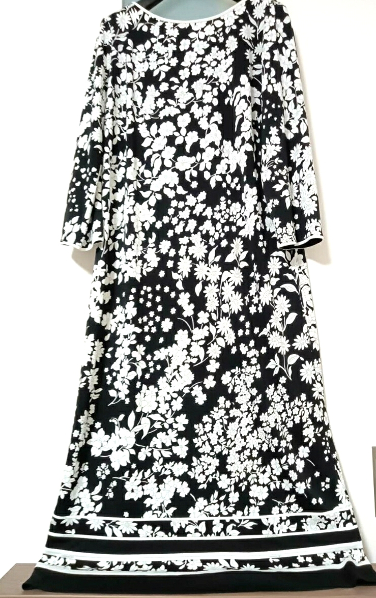 ☆極美品☆　レオナール　2024年 カンカン　モノトーン小花 ワンピース ４０_画像1
