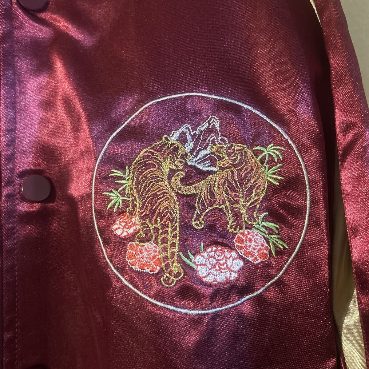 FOREVER21 スーベニアジャケット スカジャン サイズS 状態良し 両面刺繍 虎 バーガンディ×ゴールド _画像2