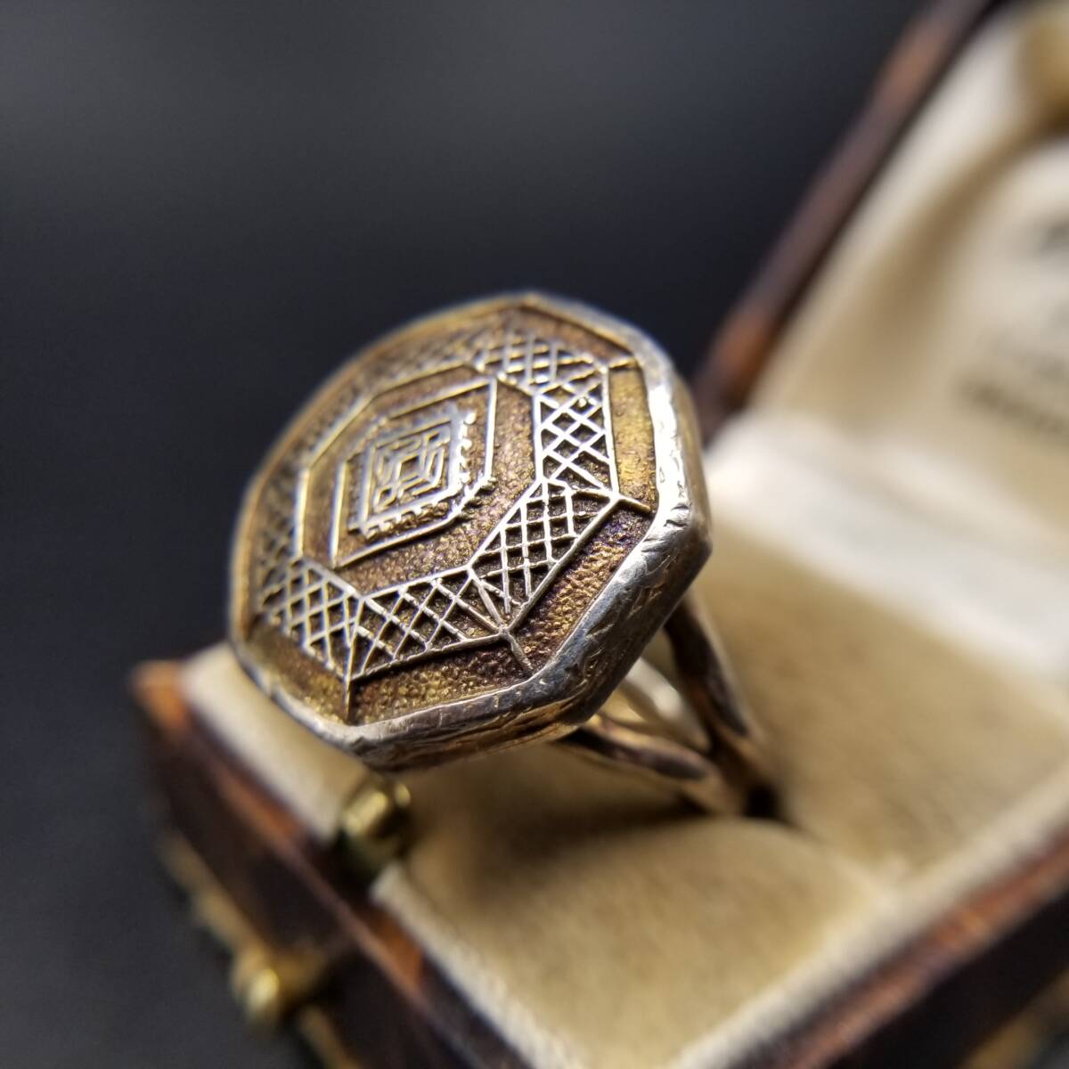 幾何学模様 格子 編み目 八角形 925 シルバー ヴィンテージ シールド リング 銀 指輪 ゴールドトーン 呪文のようなマーク Y24-X_画像3