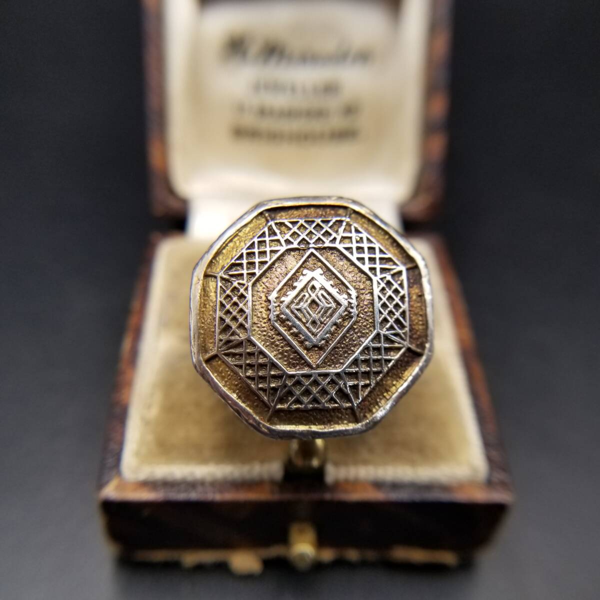 幾何学模様 格子 編み目 八角形 925 シルバー ヴィンテージ シールド リング 銀 指輪 ゴールドトーン 呪文のようなマーク Y24-X_画像2
