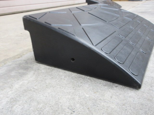 福島 須賀川店 ① 段差スロープ 2個セット ゴム段差 駐車場 段差解消スロープ 段差 150mm ゴム製 カースロープ 路肩 歩道 東北 中古品_画像6