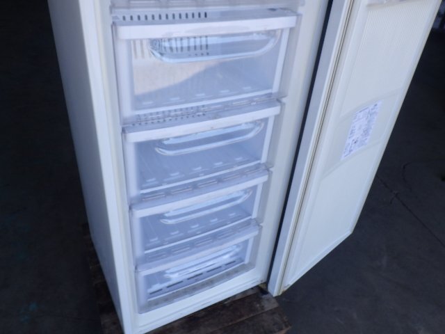 三重● 三菱 電気冷凍庫 MF-12E-W 122L 100V 冷凍ストッカー フリーザー 2004年製 引出し 縦型 MITSUBISHI■1324031383加パ200_画像6