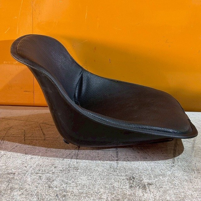 福井▲田植機 椅子 クボタ SPJ400 取付幅 約160mm ピン径 約8mm 座席 シート イス いす 田植え 部品 パーツ 予備 交換 中古品_画像7