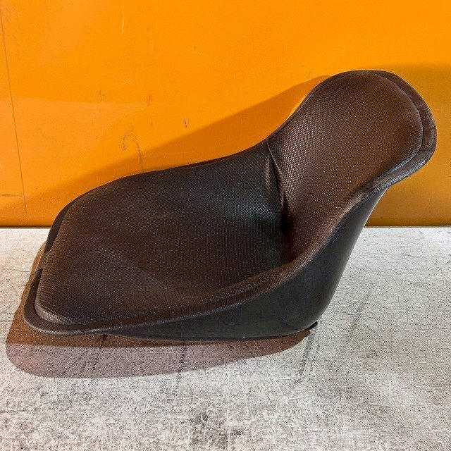 福井▲田植機 椅子 クボタ SPJ400 取付幅 約160mm ピン径 約8mm 座席 シート イス いす 田植え 部品 パーツ 予備 交換 中古品_画像5