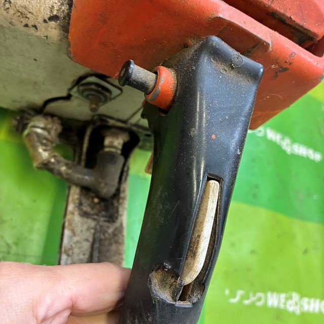 【現状 未清掃】1円 長野 ★直接引取限定★ スチール チェンソー 041AV 部品取 STIHL 切断機 パーツ 木材 裁断機 薪 丸太 伐採 ジャンク品_画像4