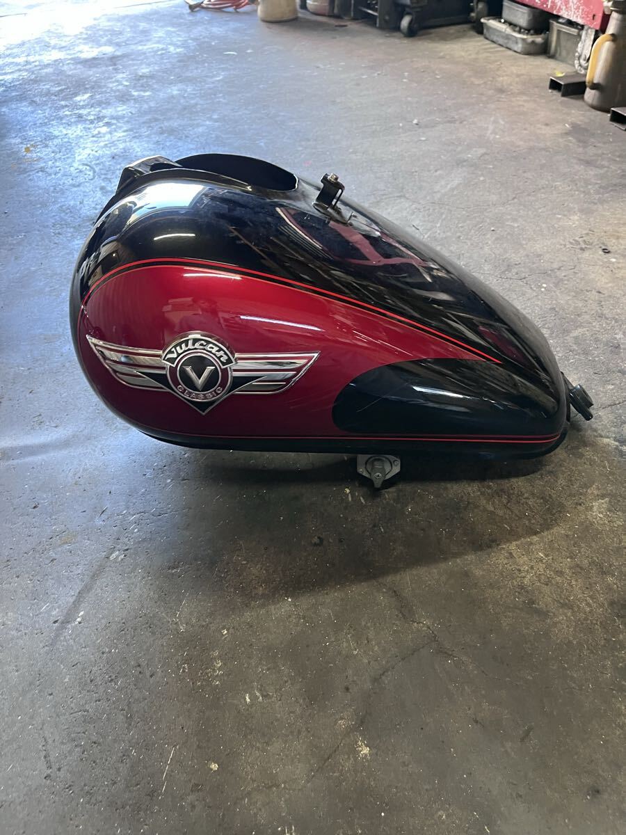 ★ カワサキ バルカン400 タンク 燃料タンク ガソリンタンク フューエルタンク 純正　Kawasaki vulcan 400 vn400a キズ　凹み　有り_画像2