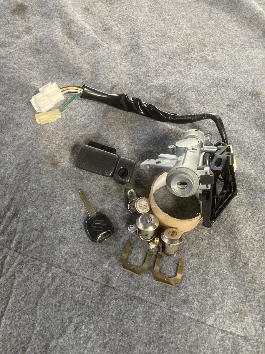 A 5型外し JB23 スズキ ジムニー キーシリンダー セット エンジンキー 左右ドア バックドア グローブボックス MT車 マニュアル車_画像1