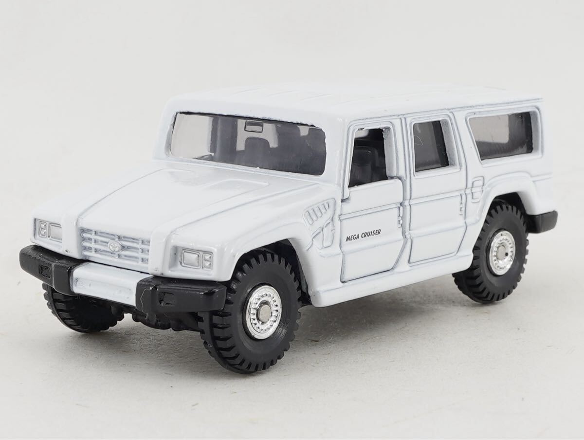 新品 稀少トミカ トヨタ メガクルーザー ホワイト仕様 2002年　《期間限定20台まで送料230円》ミニカー 絶版 まとめ ギフトセット_画像1