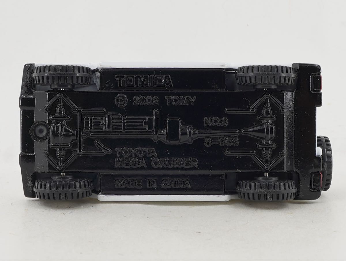 新品 稀少トミカ トヨタ メガクルーザー ホワイト仕様 2002年　《期間限定20台まで送料230円》ミニカー 絶版 まとめ ギフトセット_画像3