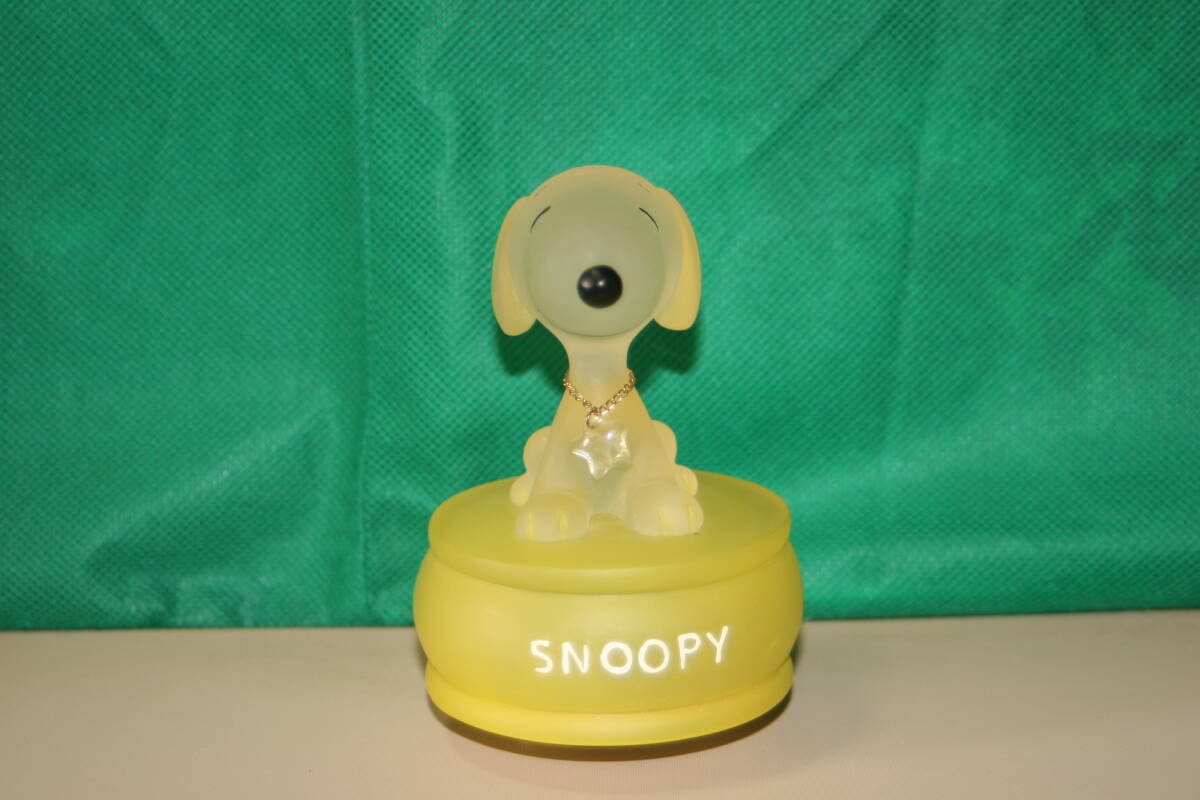 スヌーピー ガラス製 回転 オルゴール イエロー 約12cm サンキョー商事 トップ・オブ・ザ・ワールド Snoopy PEANUTS フィギュア 星の飾り_画像3