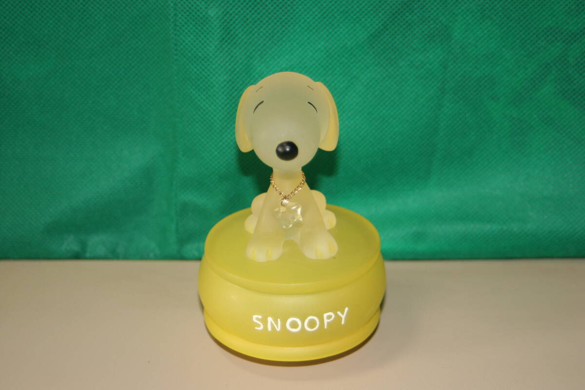 スヌーピー ガラス製 回転 オルゴール イエロー 約12cm サンキョー商事 トップ・オブ・ザ・ワールド Snoopy PEANUTS フィギュア 星の飾り_画像1
