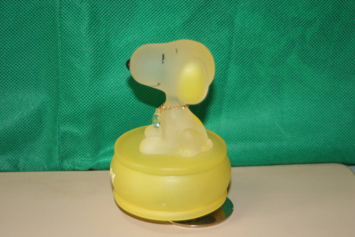 スヌーピー ガラス製 回転 オルゴール イエロー 約12cm サンキョー商事 トップ・オブ・ザ・ワールド Snoopy PEANUTS フィギュア 星の飾り_画像7