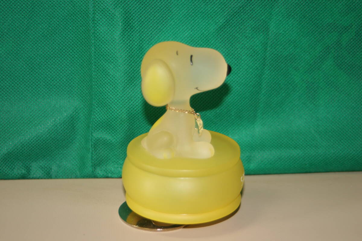 スヌーピー ガラス製 回転 オルゴール イエロー 約12cm サンキョー商事 トップ・オブ・ザ・ワールド Snoopy PEANUTS フィギュア 星の飾り_画像5