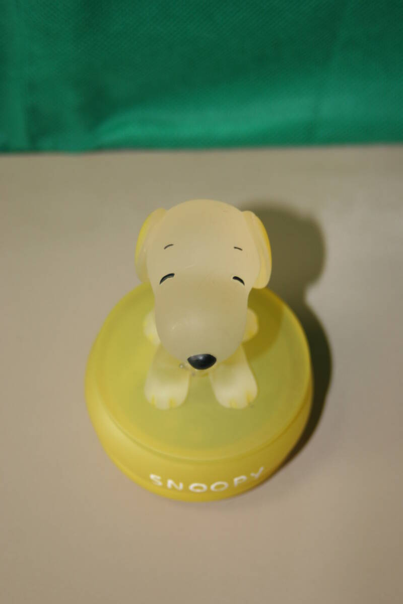 スヌーピー ガラス製 回転 オルゴール イエロー 約12cm サンキョー商事 トップ・オブ・ザ・ワールド Snoopy PEANUTS フィギュア 星の飾り_画像8